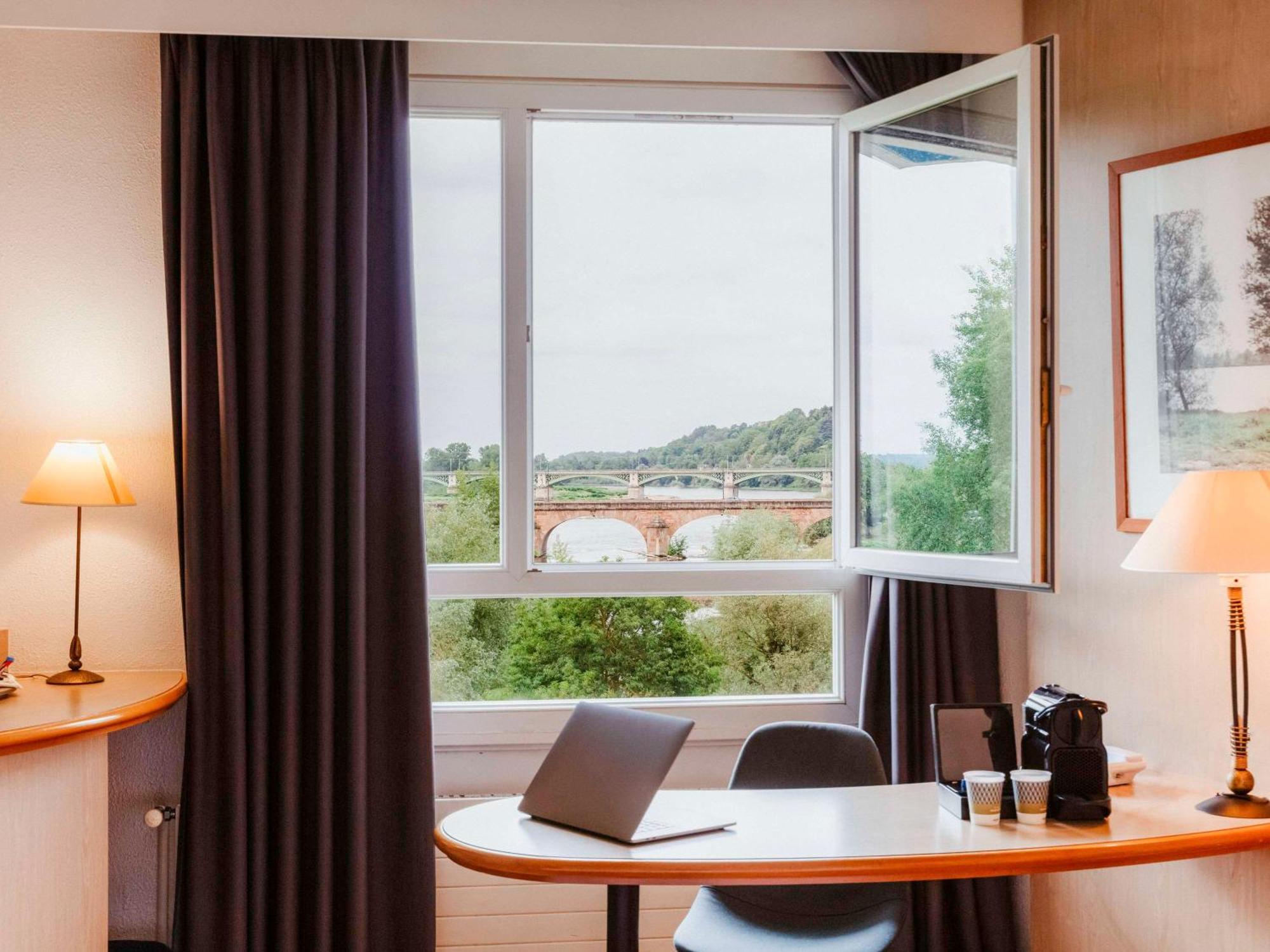 Mercure Nevers Pont De Loire Exterior photo
